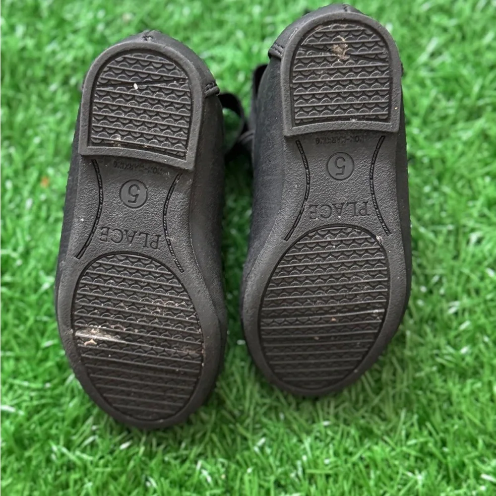 PLACE Black‎ Kids Shoes Size 5